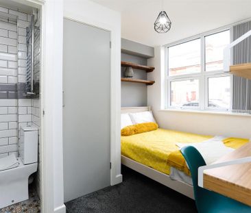 1 bedroom in a house share to rent - Photo 2