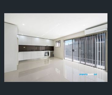 Beautifully presented 3 bedroom townhouse - Photo 4