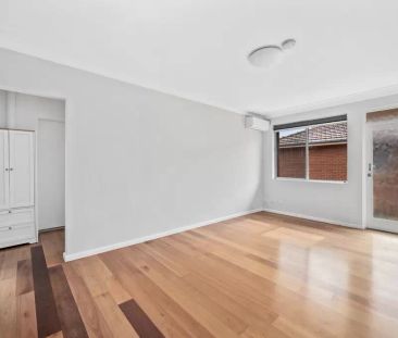 Bright Two-Bed Apartment in Campsie - Photo 1