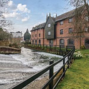 West Mills, Newbury, RG14 - Photo 1