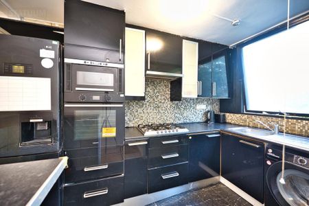 1 bedroom in a flat share to rent - Photo 4