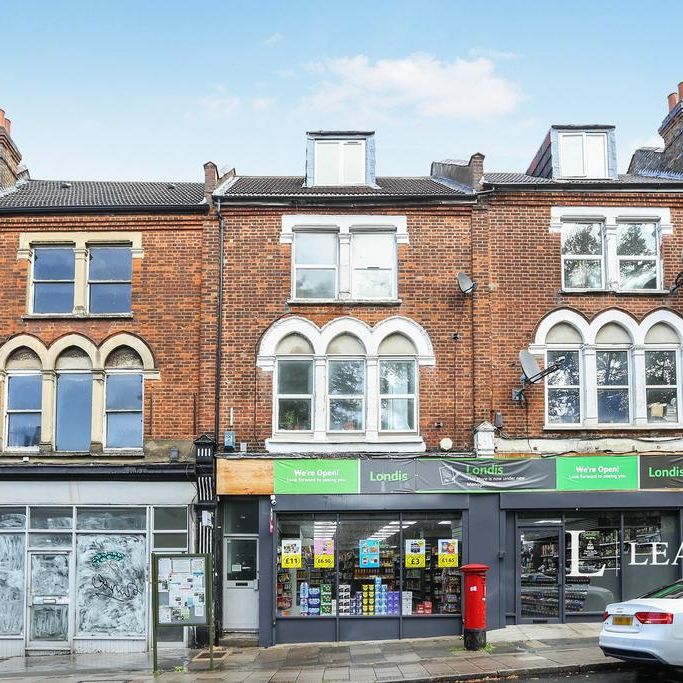 3 bedroom flat to rent - Photo 1