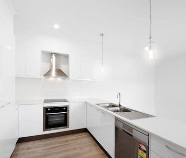 Outstanding Gorgeous Townhouse in Cooroy! - Photo 2