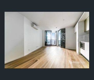 THE NEW YORK SIDE OF TOWN 1 BED + STUDY APARTMENT - Photo 1