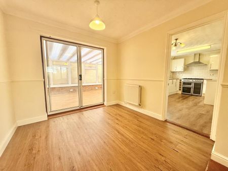 4 bedroom detached house to rent - Photo 3