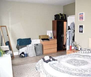 4 bedroom terraced house to rent - Photo 5