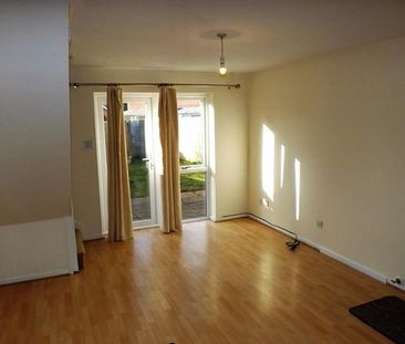 2 bedroom end of terrace house to rent - Photo 2