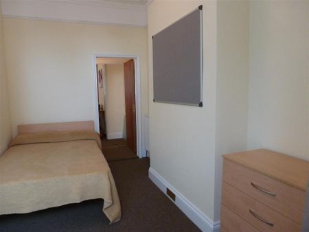 7 bedroom end of terrace house to rent - Photo 4