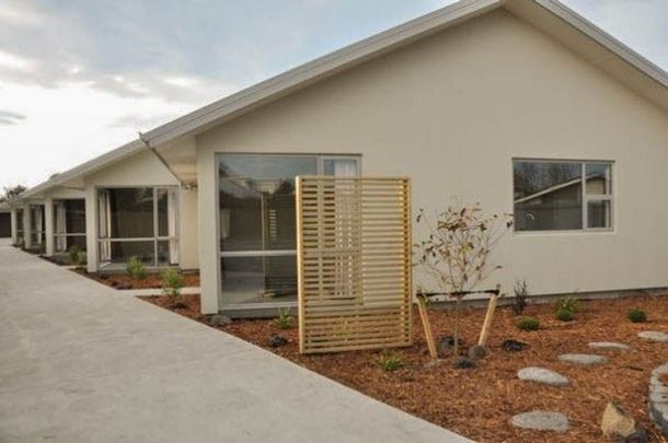 Charming 2BR Unit in St Albans! - Photo 1