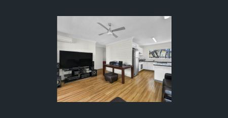 Spacious, Sun-Filled Kedron Apartment - Photo 3