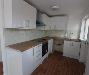 3 bedroom terraced house to rent - Photo 6