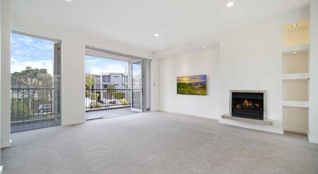 Upmarket Three-Bedroom Home Parnell - Photo 4