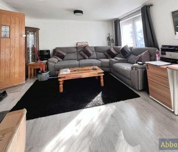 Fairfax Avenue, Basildon - Photo 3