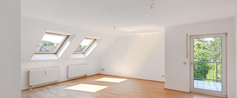 Gemütliche Dachgeschosswohnung in bester Lage mit EBK ab sofort! - Photo 1