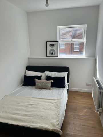 1 bedroom in a house share to rent - Photo 4
