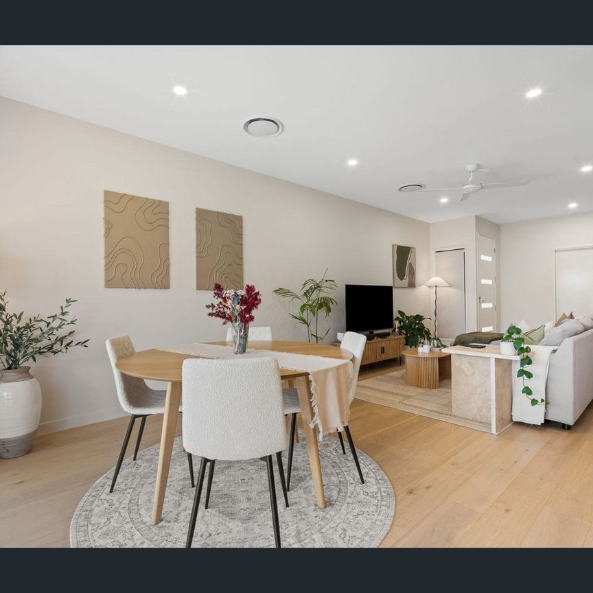 Executive Living - 4 Bedroom Townhouse - Photo 1