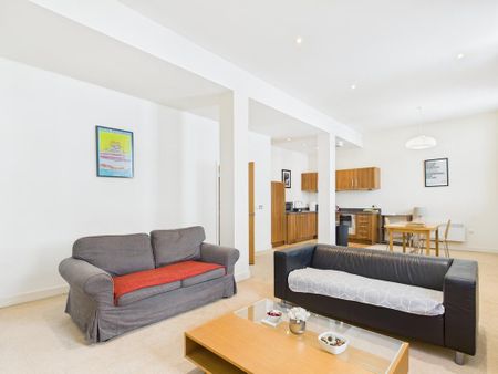 3 bedroom flat to rent - Photo 3