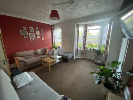 2 Bed Flat, Portswood Road, SO17 - Photo 2