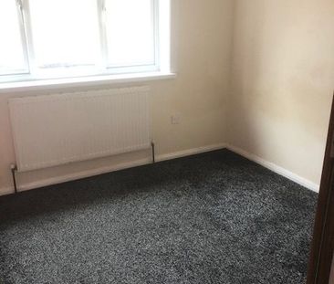 3 Bed Semi-Detached House, Alverstone Road, E12 - Photo 4