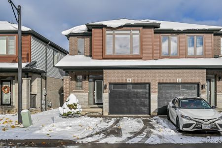 For Lease - 9 Rouley Lane, Hamilton, Ontario - Photo 2