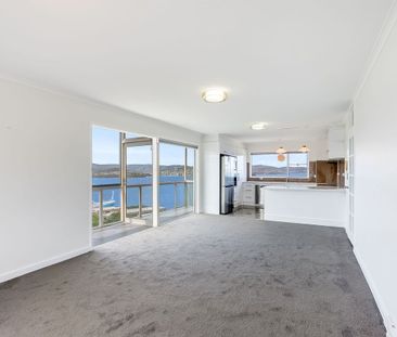 Stunning 2 Bedroom Apartment with Water Views - Photo 3