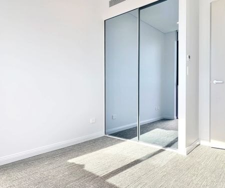 Furnished Sophisticated Two-Bedroom Apartment Moments from Green Square Station - Photo 3