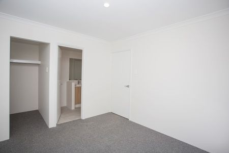 5b Sonoma Way, Madora Bay WA 6210 - Duplex For Rent | Domain - Photo 2