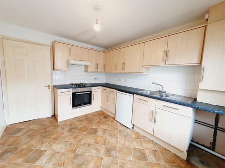 2 Bedroom House to Rent in Woodlands Court, Kettering, Northamptonshire, NN16 - Photo 3