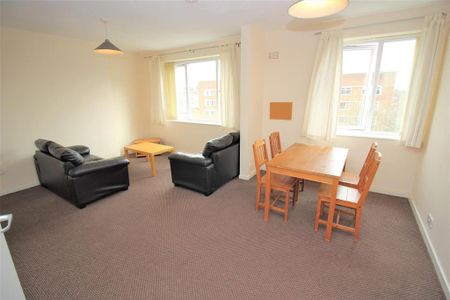 2 bedroom flat to rent - Photo 2