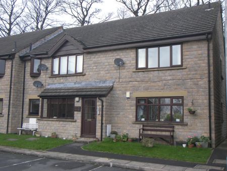 29, Bolton Grange, Yeadon, Leeds, West Yorkshire, LS19 7FR - Photo 3