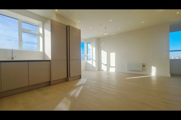 2 Bed Flat, Raffles House, NW4 - Photo 1