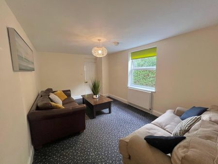 6 bedroom house to rent - Photo 2