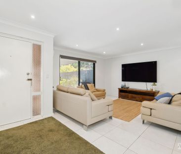 Modern Furnished 2x1x1 Home in Prime Claremont Location – FURNISHED - Photo 1