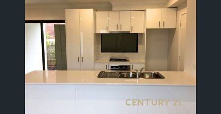 Modern Townhouse Living - Photo 2