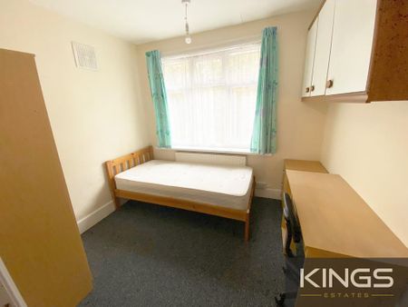 5 bedroom semi-detached house to rent - Photo 5