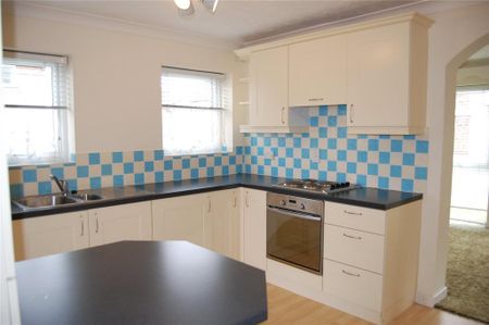 4 bedroom detached house to rent - Photo 5