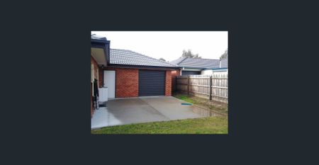 4-Bedroom Home Walking Distance to the Beach - Photo 5