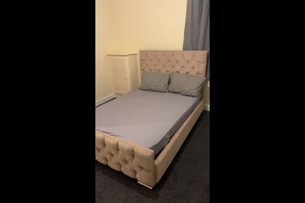 Room in a Shared House, York Road, LS9 - Photo 1