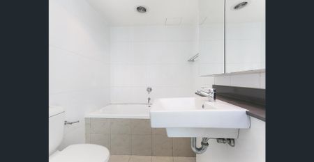 Contemporary and generously sized apartment - Photo 4