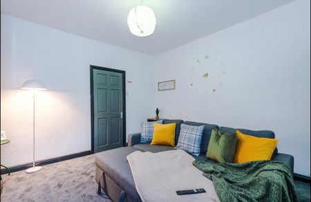 3 Bed Terraced House, Valencia Road, M7 - Photo 2