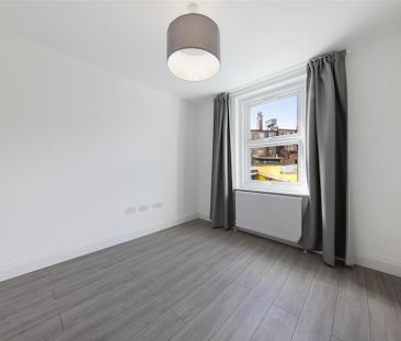 3 bedroom flat to rent - Photo 5