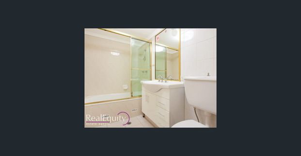 Spacious 3 Bedroom Apartment - Lakeside Living - Photo 1