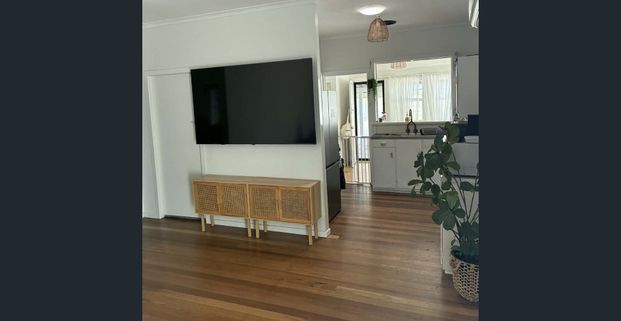 Quaint Cottage with Granny Flat - Photo 1