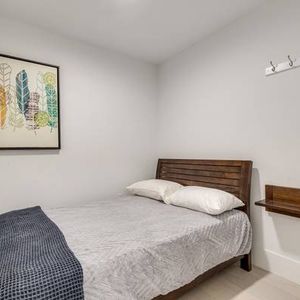 Pet Welcome Furnished 2 Bedroom @1425 Haro -Available November 1st - Photo 2