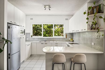 Easy Beach Lifestyle in a Fresh and Bright Apartment - Photo 5