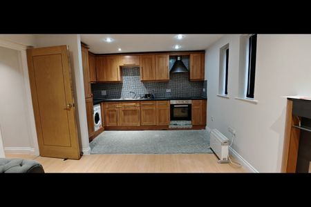 2 Bed Flat, Hyde Road, M12 - Photo 5