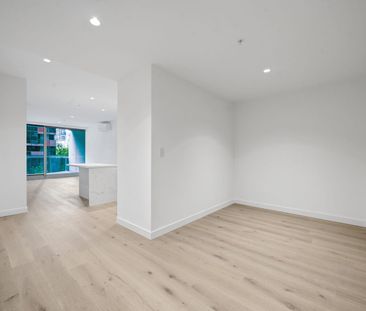 Luxury Living in West Side Place – 509/648 Lonsdale Street - Photo 2