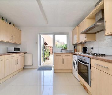 2 bedroom semi-detached house to rent - Photo 3