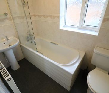 3 bedroom detached house to rent - Photo 3