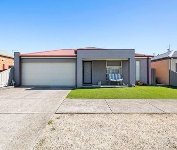 52 McNulty Drive, Wendouree - Photo 2